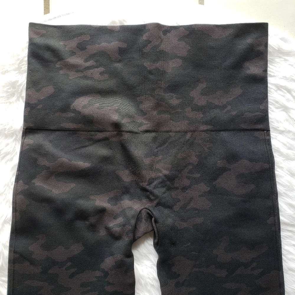SPANX Camo Green Gray Seamless Leggings Large Camouflage